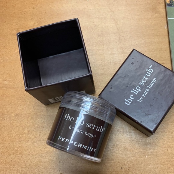 NWT the lip scrub by Sara Happ- peppermint - Picture 2 of 3